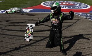 auto-club-400-kyle-busch-sunoco-flag-nascar-2013