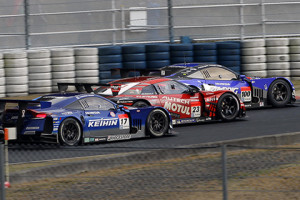 Super GT Okayama 2013 Honda Nissan 3way battle